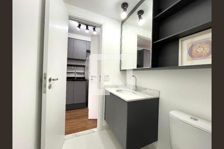 Banheiro de kitnet/studio para alugar com 1 quarto, 26m² em Mirandópolis, São Paulo