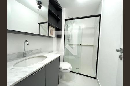 Banheiro de kitnet/studio para alugar com 1 quarto, 26m² em Mirandópolis, São Paulo