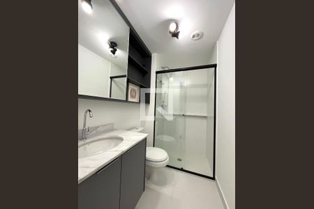 Banheiro de kitnet/studio para alugar com 1 quarto, 26m² em Mirandópolis, São Paulo