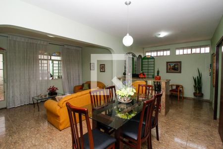 Sala de casa à venda com 3 quartos, 344m² em Alvorada, Belo Horizonte