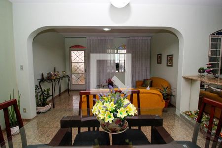 Sala de casa à venda com 3 quartos, 344m² em Alvorada, Belo Horizonte