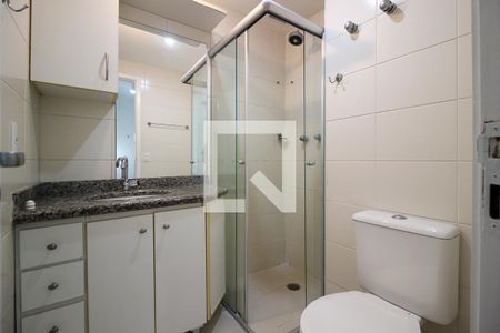 Banheiro de apartamento para alugar com 1 quarto, 30m² em Pinheiros, São Paulo