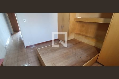 Quarto 2 de casa para alugar com 2 quartos, 110m² em Jardim Santa Rosa, Taboão da Serra