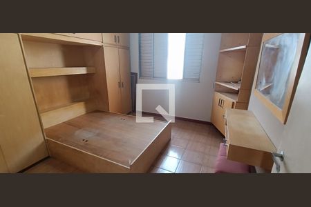 Quarto 2 de casa para alugar com 2 quartos, 110m² em Jardim Santa Rosa, Taboão da Serra