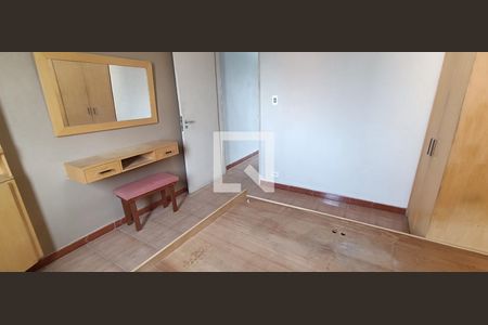 Quarto 2 de casa para alugar com 2 quartos, 110m² em Jardim Santa Rosa, Taboão da Serra