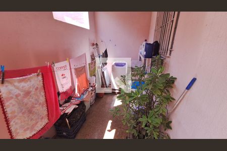 Quintal de casa para alugar com 2 quartos, 100m² em Jardim Nova Itaqua, Itaquaquecetuba