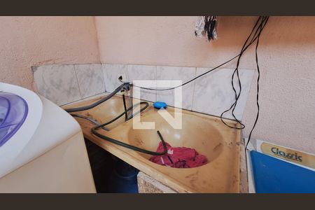 Tanque de casa para alugar com 2 quartos, 100m² em Jardim Nova Itaqua, Itaquaquecetuba