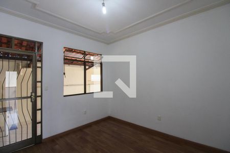 Sala de casa para alugar com 3 quartos, 200m² em Floramar, Belo Horizonte