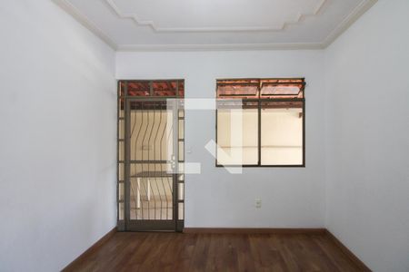 Sala de casa para alugar com 3 quartos, 200m² em Floramar, Belo Horizonte