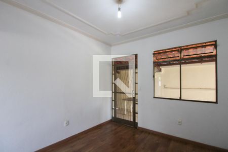 Sala de casa para alugar com 3 quartos, 200m² em Floramar, Belo Horizonte