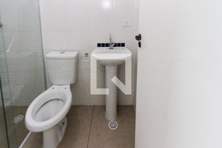 Banheiro de apartamento para alugar com 1 quarto, 26m² em Vila Antonieta, São Paulo