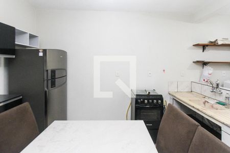 Cozinha de casa para alugar com 1 quarto, 50m² em Jardim Teresa, São Paulo