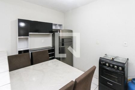 Cozinha de casa para alugar com 1 quarto, 50m² em Jardim Teresa, São Paulo