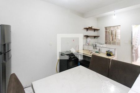 Cozinha de casa para alugar com 1 quarto, 50m² em Jardim Teresa, São Paulo