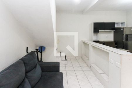 Sala de casa para alugar com 1 quarto, 50m² em Jardim Teresa, São Paulo