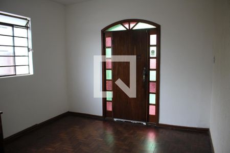 Sala de casa à venda com 5 quartos, 350m² em Califórnia, Belo Horizonte