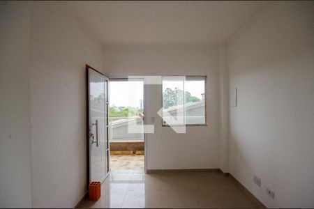 Sala de kitnet/studio para alugar com 1 quarto, 35m² em Jardim Mangalot, São Paulo