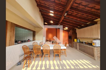 Casa à venda com 315m², 4 quartos e 4 vagas Casa à venda com 315m², 4 quartos e 4 vagasCozinha e Area Gourmet