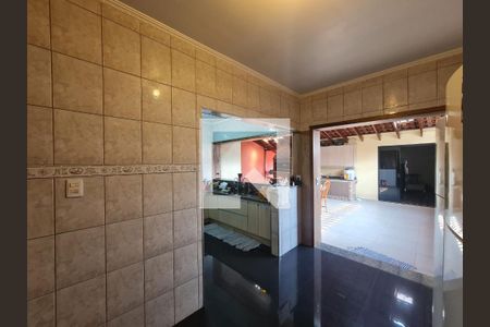 Casa à venda com 315m², 4 quartos e 4 vagas Casa à venda com 315m², 4 quartos e 4 vagasCozinha