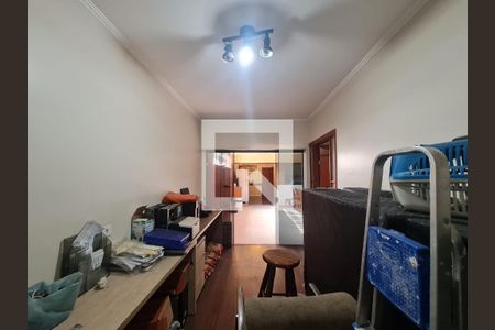 Casa à venda com 315m², 4 quartos e 4 vagas Casa à venda com 315m², 4 quartos e 4 vagasEscritorio e Suíte 2