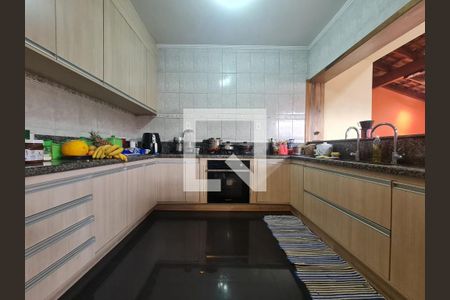 Casa à venda com 315m², 4 quartos e 4 vagas Casa à venda com 315m², 4 quartos e 4 vagasCozinha e Area Gourmet