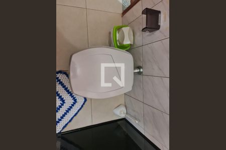 Casa à venda com 315m², 4 quartos e 4 vagas Casa à venda com 315m², 4 quartos e 4 vagasBanheiro social