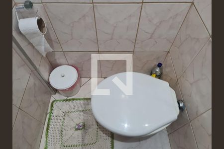 Casa à venda com 315m², 4 quartos e 4 vagas Casa à venda com 315m², 4 quartos e 4 vagasLavabo