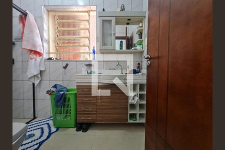 Casa à venda com 315m², 4 quartos e 4 vagas Casa à venda com 315m², 4 quartos e 4 vagasBanheiro social