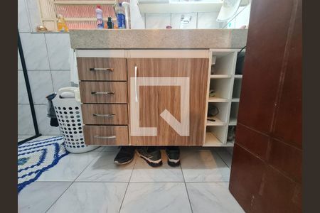 Casa à venda com 315m², 4 quartos e 4 vagas Casa à venda com 315m², 4 quartos e 4 vagasBanheiro da Suíte