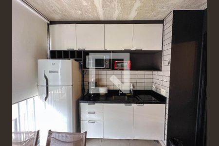 Cozinha de apartamento para alugar com 1 quarto, 32m² em Bom Retiro, São Paulo