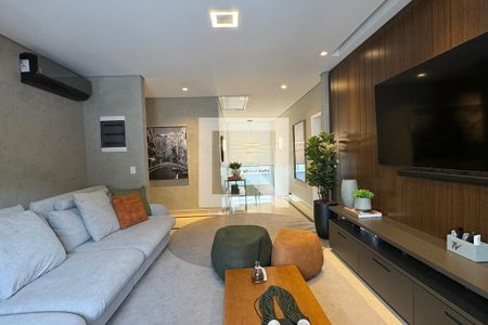 Sala de TV de casa de condomínio à venda com 3 quartos, 590m² em Alphaville, Santana de Parnaíba