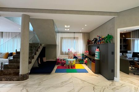 Sala de casa de condomínio à venda com 3 quartos, 590m² em Alphaville, Santana de Parnaíba