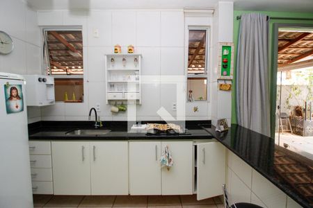 Cozinha de apartamento para alugar com 2 quartos, 120m² em Buritis, Belo Horizonte