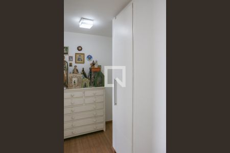 Corredor de apartamento para alugar com 3 quartos, 222m² em Serra Dourada, São Paulo