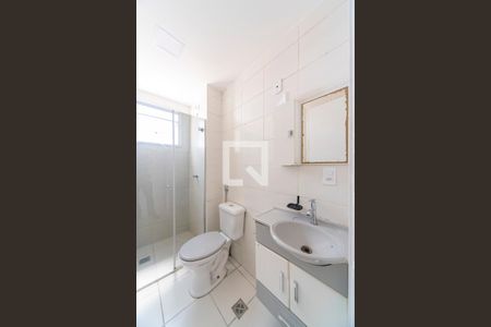 Banheiro  de apartamento à venda com 3 quartos, 60m² em Vila Scarpelli, Santo André