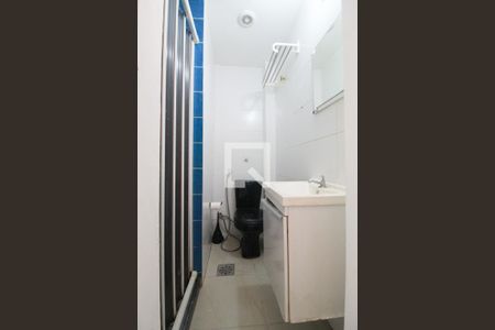 Banheiro social de kitnet/studio para alugar com 1 quarto, 30m² em Copacabana, Rio de Janeiro