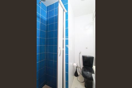 Banheiro social de kitnet/studio para alugar com 1 quarto, 30m² em Copacabana, Rio de Janeiro