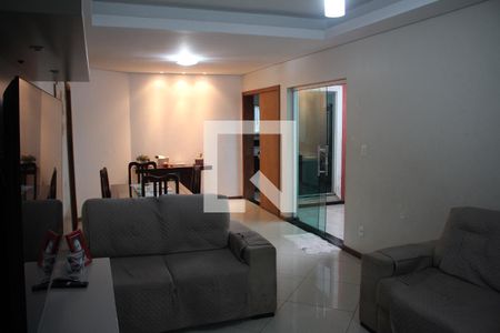 Sala de casa à venda com 3 quartos, 150m² em Lindéia, Contagem