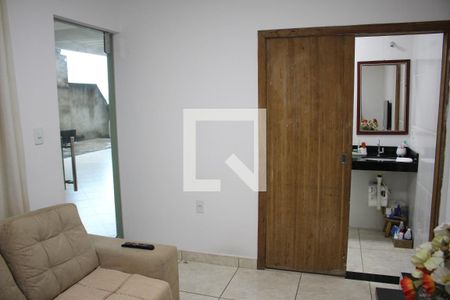 Sala de casa para alugar com 2 quartos, 170m² em Lindéia, Contagem