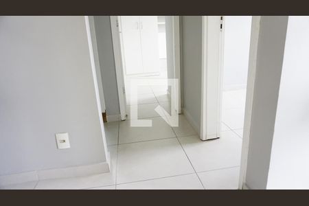 Corredor de apartamento para alugar com 2 quartos, 51m² em Recreio dos Bandeirantes, Rio de Janeiro