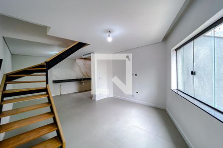 Sala de casa para alugar com 2 quartos, 107m² em Água Rasa, São Paulo