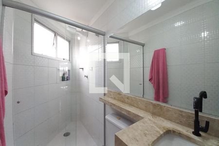 Banheiro de apartamento à venda com 1 quarto, 52m² em Centro, Campinas