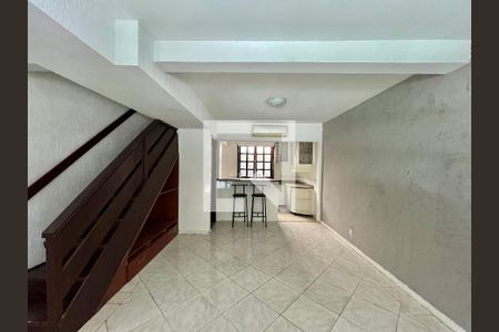 Sala de casa de condomínio para alugar com 2 quartos, 80m² em Pechincha, Rio de Janeiro