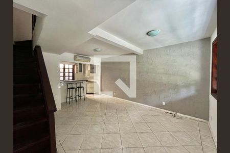 Sala de casa de condomínio para alugar com 2 quartos, 80m² em Pechincha, Rio de Janeiro