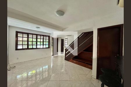 Sala de casa de condomínio para alugar com 2 quartos, 80m² em Pechincha, Rio de Janeiro