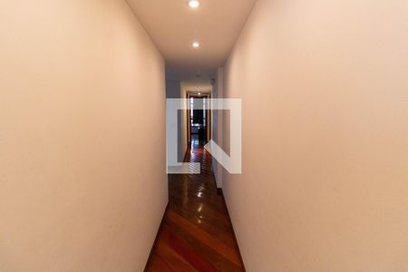 Corredor  de apartamento à venda com 4 quartos, 240m² em Ingá, Niterói