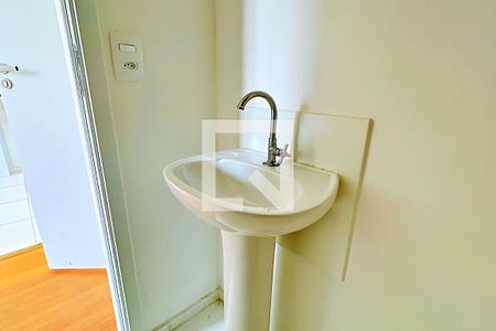 Banheiro de apartamento para alugar com 1 quarto, 27m² em Vila das Bandeiras, Guarulhos