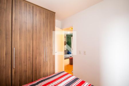 Quarto 1 de apartamento para alugar com 2 quartos, 50m² em Jardim Roberto, Osasco