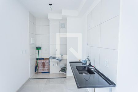 Sala, cozinha e área de serviço de apartamento para alugar com 2 quartos, 34m² em Vila Barreto, São Paulo