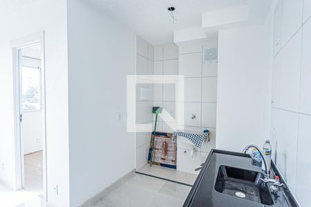 Sala, cozinha e área de serviço de apartamento para alugar com 2 quartos, 34m² em Vila Barreto, São Paulo